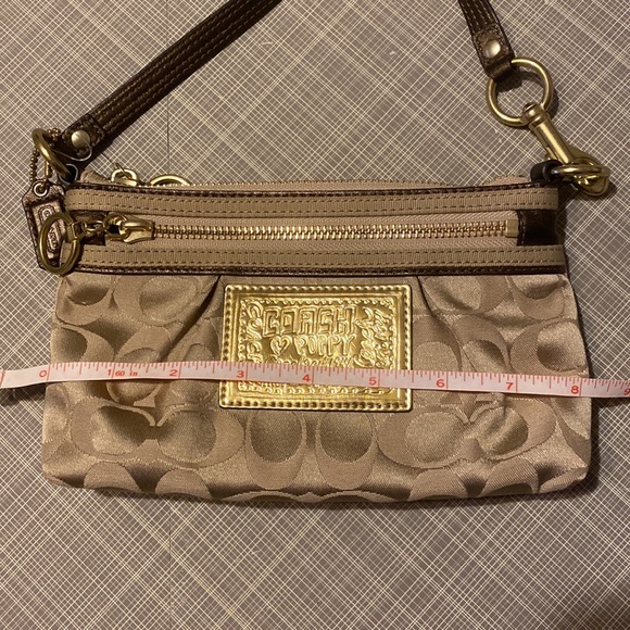 Coach Monogram Wristlet. NWOT - Picture 8 of 9